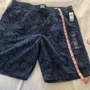 GAP Men’s Large 9” Shorts NWT Blue in Blue Tropical Print